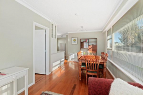 Coastal City Retreat - New Brighton Accommodation, Christchurch